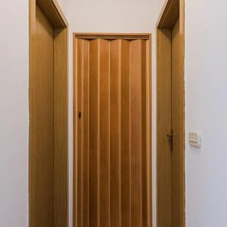 Blue Lagoon St - One Bedroom アパート