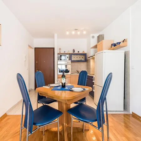 Blue Lagoon St - One Bedroom